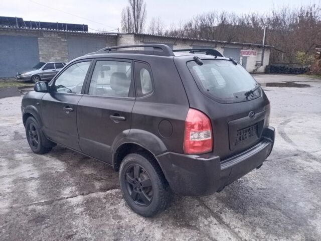 Черный Хендай Туксон, объемом двигателя 2 л и пробегом 280 тыс. км за 3500 $, фото 4 на Automoto.ua