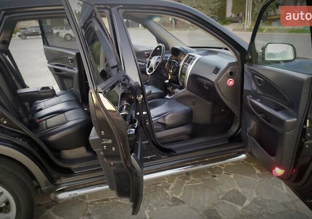 Черный Хендай Туксон, объемом двигателя 2 л и пробегом 230 тыс. км за 8600 $, фото 201 на Automoto.ua