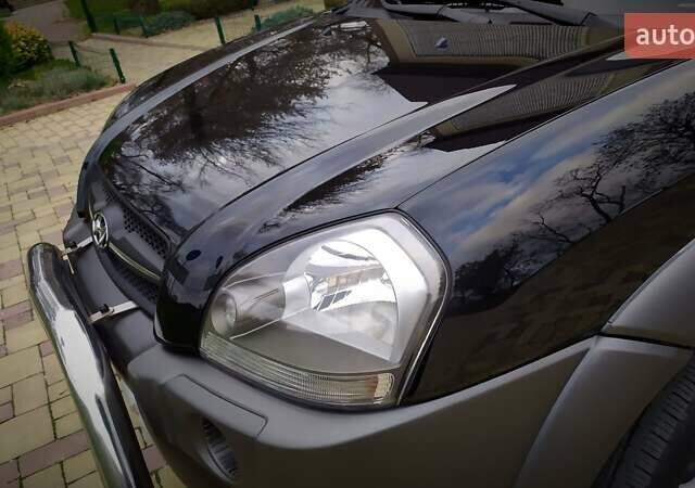 Чорний Хендай Туксон, об'ємом двигуна 2 л та пробігом 229 тис. км за 8600 $, фото 56 на Automoto.ua