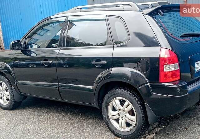 Чорний Хендай Туксон, об'ємом двигуна 2 л та пробігом 308 тис. км за 7555 $, фото 2 на Automoto.ua