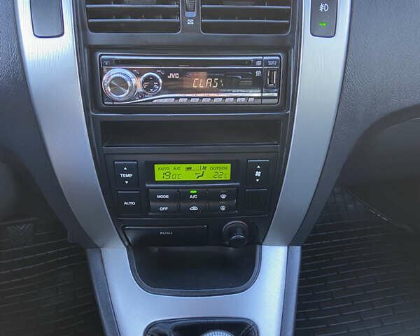 Черный Хендай Туксон, объемом двигателя 1.98 л и пробегом 197 тыс. км за 8000 $, фото 36 на Automoto.ua