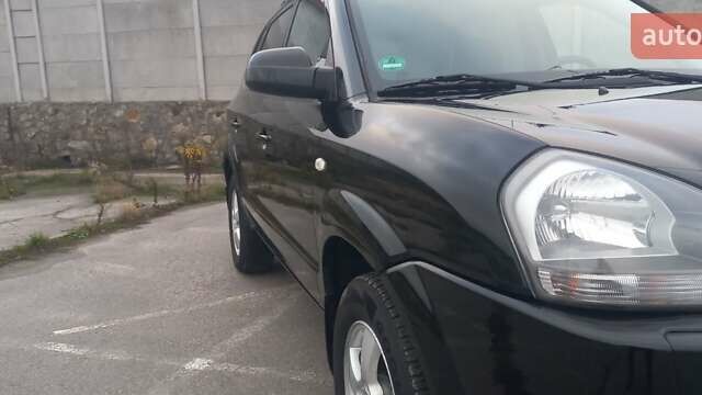 Черный Хендай Туксон, объемом двигателя 1.98 л и пробегом 155 тыс. км за 7999 $, фото 12 на Automoto.ua