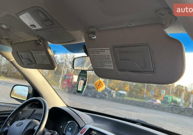 Черный Хендай Туксон, объемом двигателя 1.98 л и пробегом 243 тыс. км за 8500 $, фото 24 на Automoto.ua