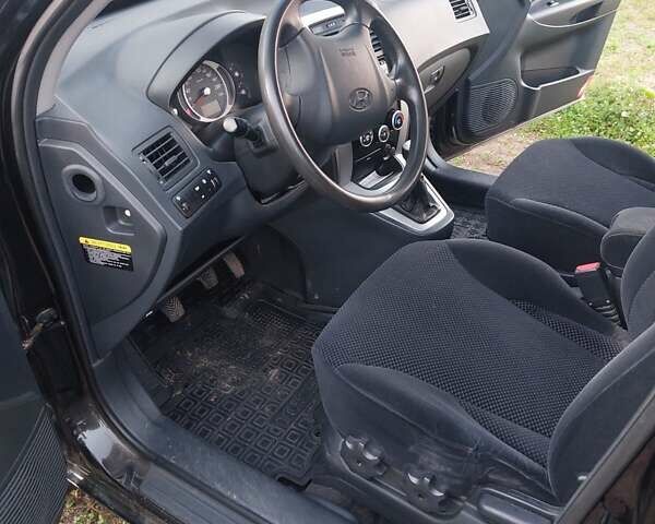 Черный Хендай Туксон, объемом двигателя 1.98 л и пробегом 200 тыс. км за 7100 $, фото 9 на Automoto.ua