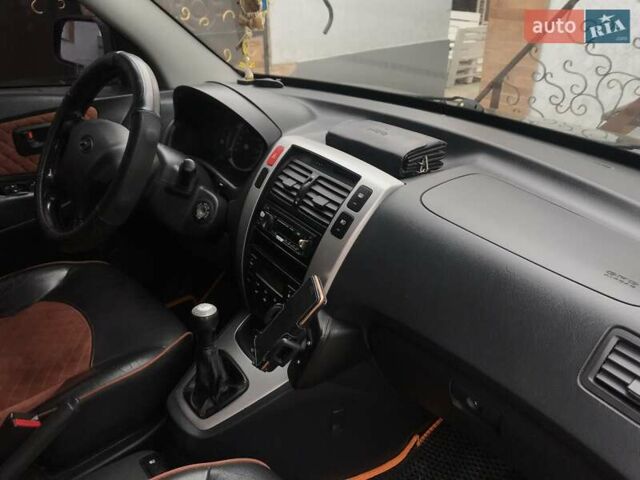 Черный Хендай Туксон, объемом двигателя 2 л и пробегом 210 тыс. км за 8999 $, фото 57 на Automoto.ua