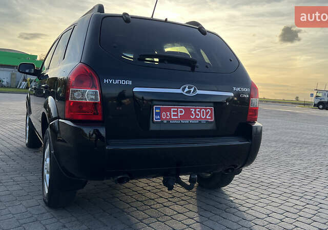 Черный Хендай Туксон, объемом двигателя 1.98 л и пробегом 243 тыс. км за 8500 $, фото 4 на Automoto.ua