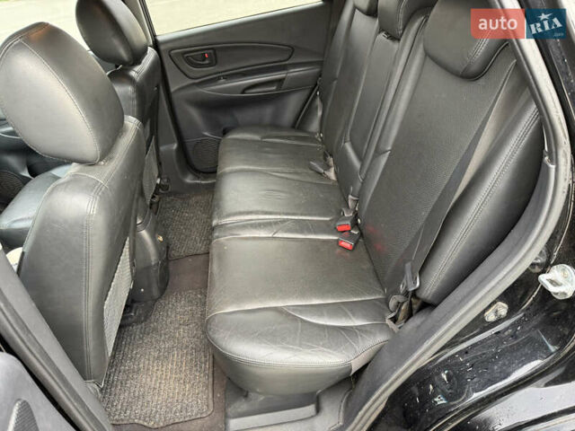 Черный Хендай Туксон, объемом двигателя 2 л и пробегом 182 тыс. км за 6999 $, фото 12 на Automoto.ua