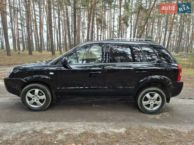 Черный Хендай Туксон, объемом двигателя 2 л и пробегом 198 тыс. км за 7800 $, фото 2 на Automoto.ua