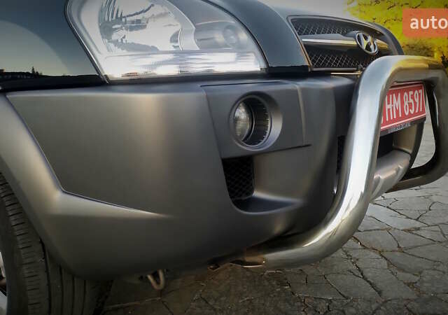 Черный Хендай Туксон, объемом двигателя 2 л и пробегом 230 тыс. км за 8600 $, фото 51 на Automoto.ua