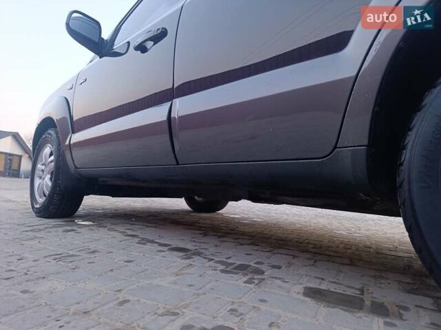 Черный Хендай Туксон, объемом двигателя 2 л и пробегом 280 тыс. км за 9500 $, фото 27 на Automoto.ua