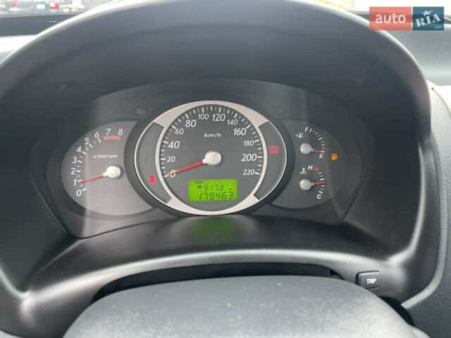 Черный Хендай Туксон, объемом двигателя 2 л и пробегом 180 тыс. км за 7700 $, фото 34 на Automoto.ua