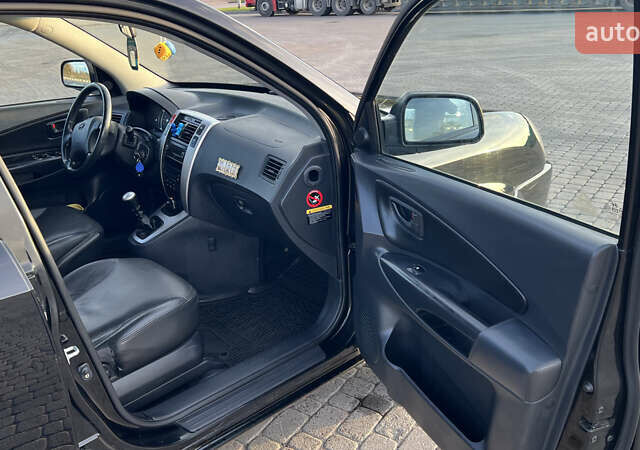 Черный Хендай Туксон, объемом двигателя 1.98 л и пробегом 243 тыс. км за 8500 $, фото 16 на Automoto.ua