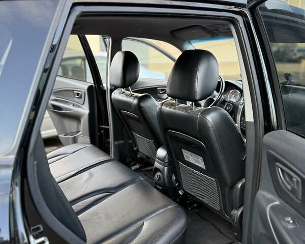 Черный Хендай Туксон, объемом двигателя 1.98 л и пробегом 230 тыс. км за 7750 $, фото 18 на Automoto.ua