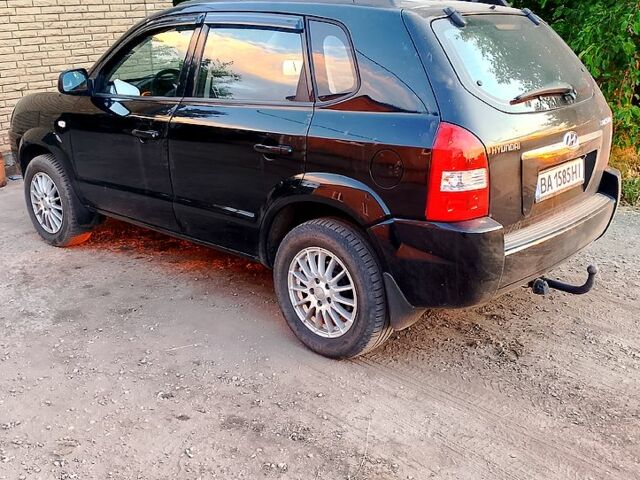 Черный Хендай Туксон, объемом двигателя 2 л и пробегом 183 тыс. км за 7900 $, фото 5 на Automoto.ua