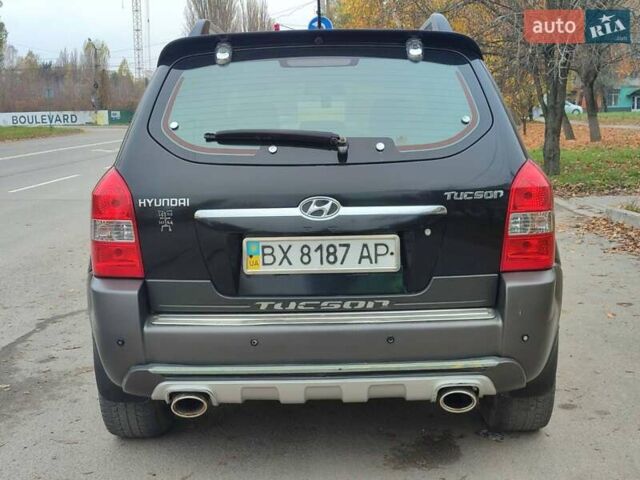 Черный Хендай Туксон, объемом двигателя 2 л и пробегом 270 тыс. км за 6800 $, фото 10 на Automoto.ua