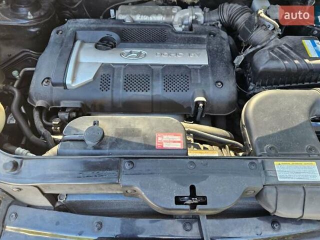 Чорний Хендай Туксон, об'ємом двигуна 2 л та пробігом 152 тис. км за 7950 $, фото 4 на Automoto.ua