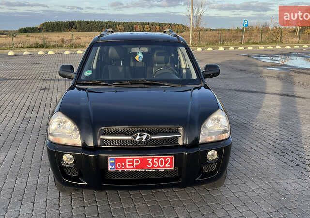 Черный Хендай Туксон, объемом двигателя 1.98 л и пробегом 243 тыс. км за 8500 $, фото 2 на Automoto.ua