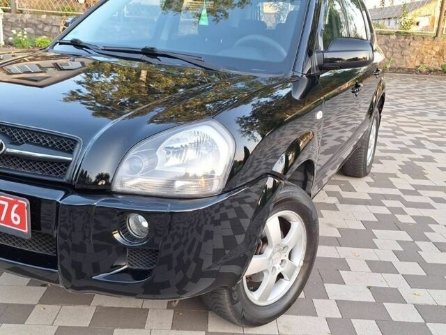 Чорний Хендай Туксон, об'ємом двигуна 2 л та пробігом 190 тис. км за 8300 $, фото 3 на Automoto.ua