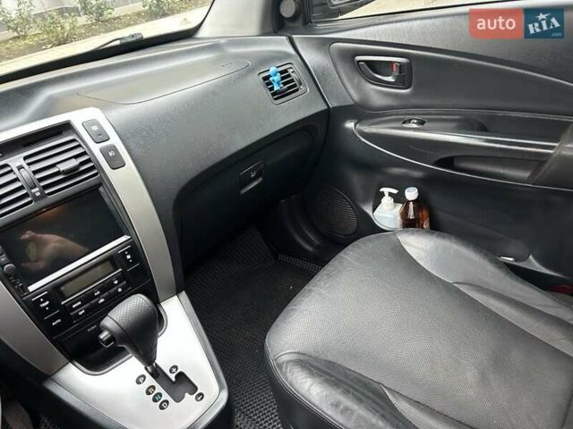 Черный Хендай Туксон, объемом двигателя 1.98 л и пробегом 147 тыс. км за 8000 $, фото 23 на Automoto.ua