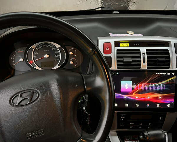 Черный Хендай Туксон, объемом двигателя 2 л и пробегом 151 тыс. км за 9100 $, фото 12 на Automoto.ua