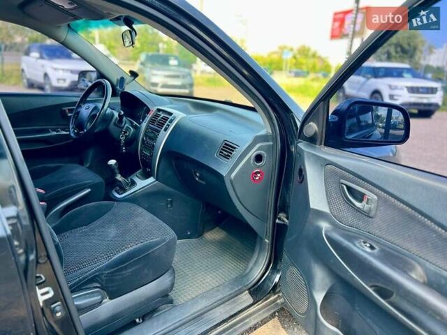 Черный Хендай Туксон, объемом двигателя 2 л и пробегом 227 тыс. км за 8200 $, фото 16 на Automoto.ua