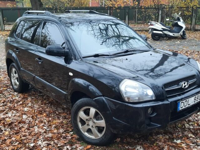 Чорний Хендай Туксон, об'ємом двигуна 2 л та пробігом 214 тис. км за 4400 $, фото 1 на Automoto.ua