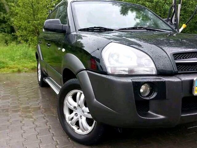 Черный Хендай Туксон, объемом двигателя 2 л и пробегом 193 тыс. км за 8000 $, фото 1 на Automoto.ua