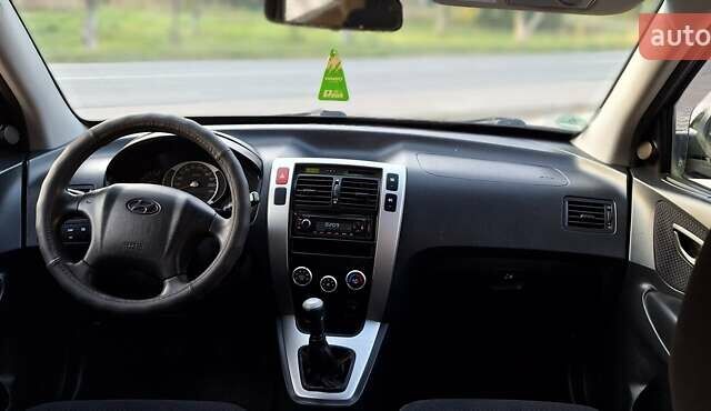 Хендай Туксон 2007 в Нежине на Automoto.ua Черный Хендай Туксон, объемом двигателя 2 л и пробегом 190 тыс. км за 8199 $, фото 31 на Automoto.ua