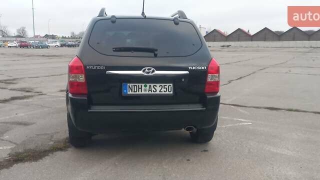Черный Хендай Туксон, объемом двигателя 1.98 л и пробегом 155 тыс. км за 7999 $, фото 10 на Automoto.ua