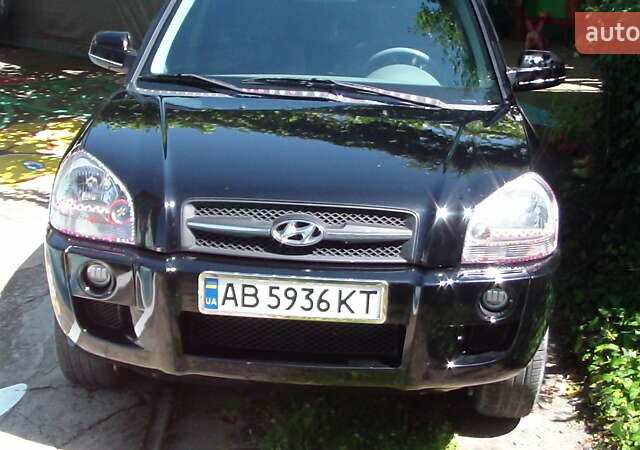 Черный Хендай Туксон, объемом двигателя 1.98 л и пробегом 234 тыс. км за 7800 $, фото 6 на Automoto.ua