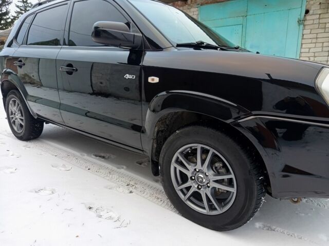 Черный Хендай Туксон, объемом двигателя 2 л и пробегом 260 тыс. км за 7900 $, фото 17 на Automoto.ua