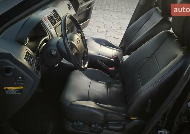 Черный Хендай Туксон, объемом двигателя 2 л и пробегом 230 тыс. км за 8600 $, фото 198 на Automoto.ua