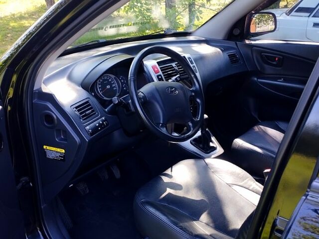 Черный Хендай Туксон, объемом двигателя 2 л и пробегом 230 тыс. км за 8000 $, фото 7 на Automoto.ua