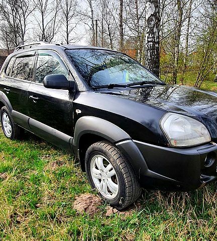 Чорний Хендай Туксон, об'ємом двигуна 2 л та пробігом 270 тис. км за 5600 $, фото 2 на Automoto.ua