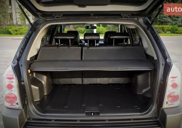 Черный Хендай Туксон, объемом двигателя 2 л и пробегом 230 тыс. км за 8600 $, фото 127 на Automoto.ua