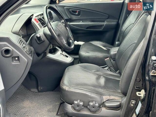 Черный Хендай Туксон, объемом двигателя 2 л и пробегом 177 тыс. км за 8940 $, фото 14 на Automoto.ua