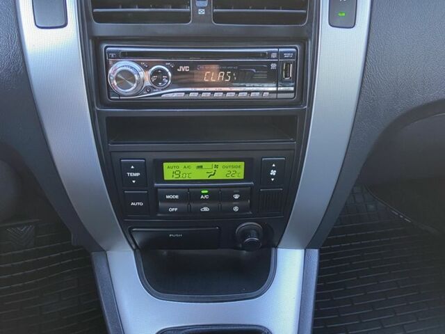 Черный Хендай Туксон, объемом двигателя 2 л и пробегом 197 тыс. км за 8400 $, фото 7 на Automoto.ua