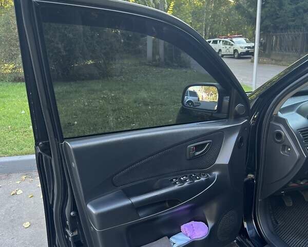 Чорний Хендай Туксон, об'ємом двигуна 1.98 л та пробігом 207 тис. км за 8500 $, фото 12 на Automoto.ua