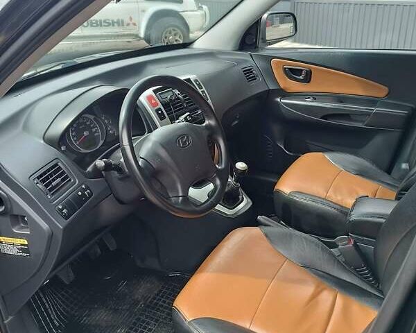 Черный Хендай Туксон, объемом двигателя 2 л и пробегом 255 тыс. км за 8400 $, фото 29 на Automoto.ua