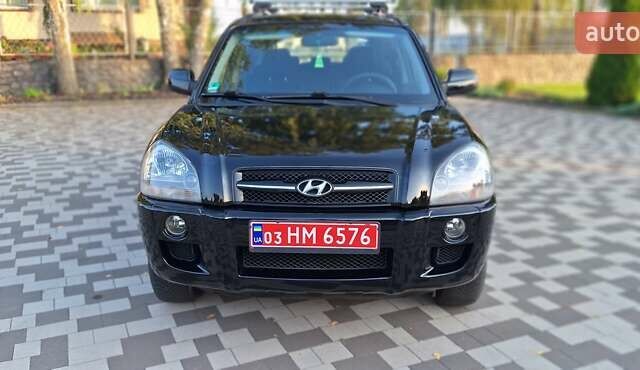 Черный Хендай Туксон, объемом двигателя 2 л и пробегом 190 тыс. км за 8150 $, фото 4 на Automoto.ua