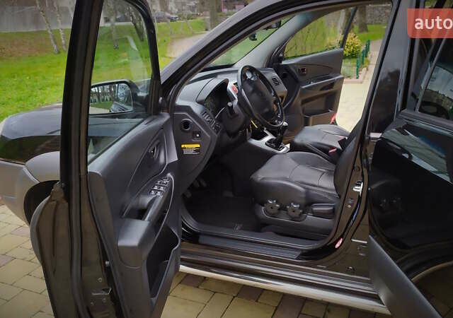 Чорний Хендай Туксон, об'ємом двигуна 2 л та пробігом 229 тис. км за 8600 $, фото 98 на Automoto.ua