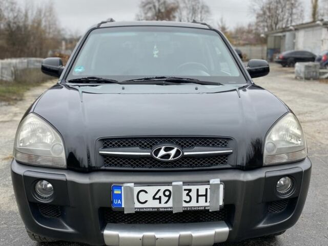 Черный Хендай Туксон, объемом двигателя 2 л и пробегом 330 тыс. км за 4350 $, фото 1 на Automoto.ua