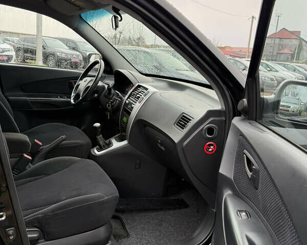 Чорний Хендай Туксон, об'ємом двигуна 2 л та пробігом 196 тис. км за 7250 $, фото 20 на Automoto.ua