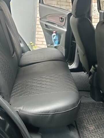 Чорний Хендай Туксон, об'ємом двигуна 2 л та пробігом 308 тис. км за 7555 $, фото 7 на Automoto.ua