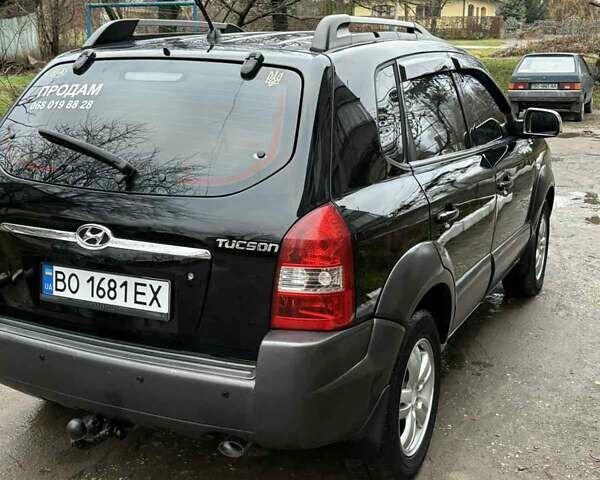 Черный Хендай Туксон, объемом двигателя 1.98 л и пробегом 273 тыс. км за 7400 $, фото 3 на Automoto.ua