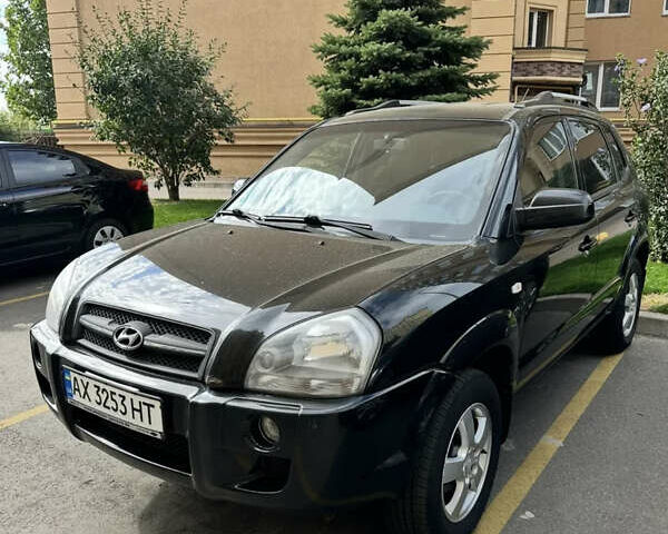 Черный Хендай Туксон, объемом двигателя 1.98 л и пробегом 273 тыс. км за 6100 $, фото 1 на Automoto.ua