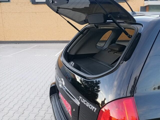 Черный Хендай Туксон, объемом двигателя 2 л и пробегом 192 тыс. км за 7950 $, фото 11 на Automoto.ua