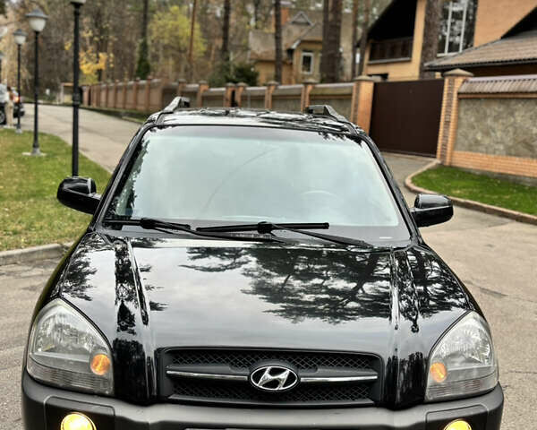 Черный Хендай Туксон, объемом двигателя 1.99 л и пробегом 266 тыс. км за 7500 $, фото 1 на Automoto.ua