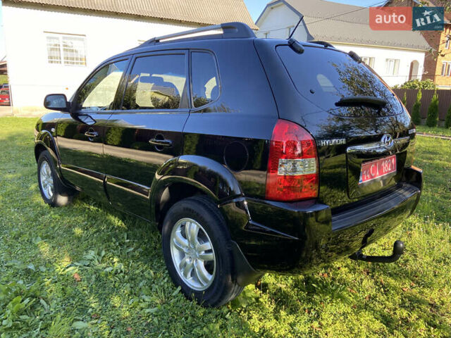 Черный Хендай Туксон, объемом двигателя 1.98 л и пробегом 197 тыс. км за 8000 $, фото 18 на Automoto.ua