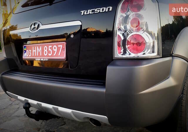 Черный Хендай Туксон, объемом двигателя 2 л и пробегом 230 тыс. км за 8600 $, фото 71 на Automoto.ua